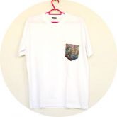 T - SHIRT BOLSO ESTAMPADO
