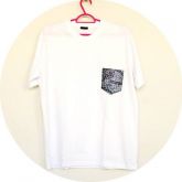 T - SHIRT BOLSO ESTAMPADO