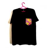 T - SHIRT BOLSO ESTAMPADO
