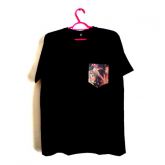 T - SHIRT BOLSO ESTAMPADO